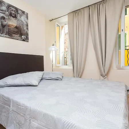 The Napoleon-2-Br Old Town + Terrace *
